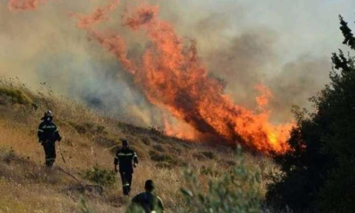 Διακοπή κυκλοφορίας από την Τροχαία λόγω της πυρκαγιάς στην Βορειοανατολική Αττική – Δείτε σε ποιους δρόμους